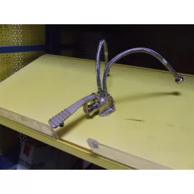 Lábpedálos mosdó kapcsoló