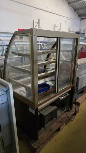 JBG2 Elegant LDE-0,9-05 cukrászati hűtővitrin – 940 mm – ventilációs hűtéssel