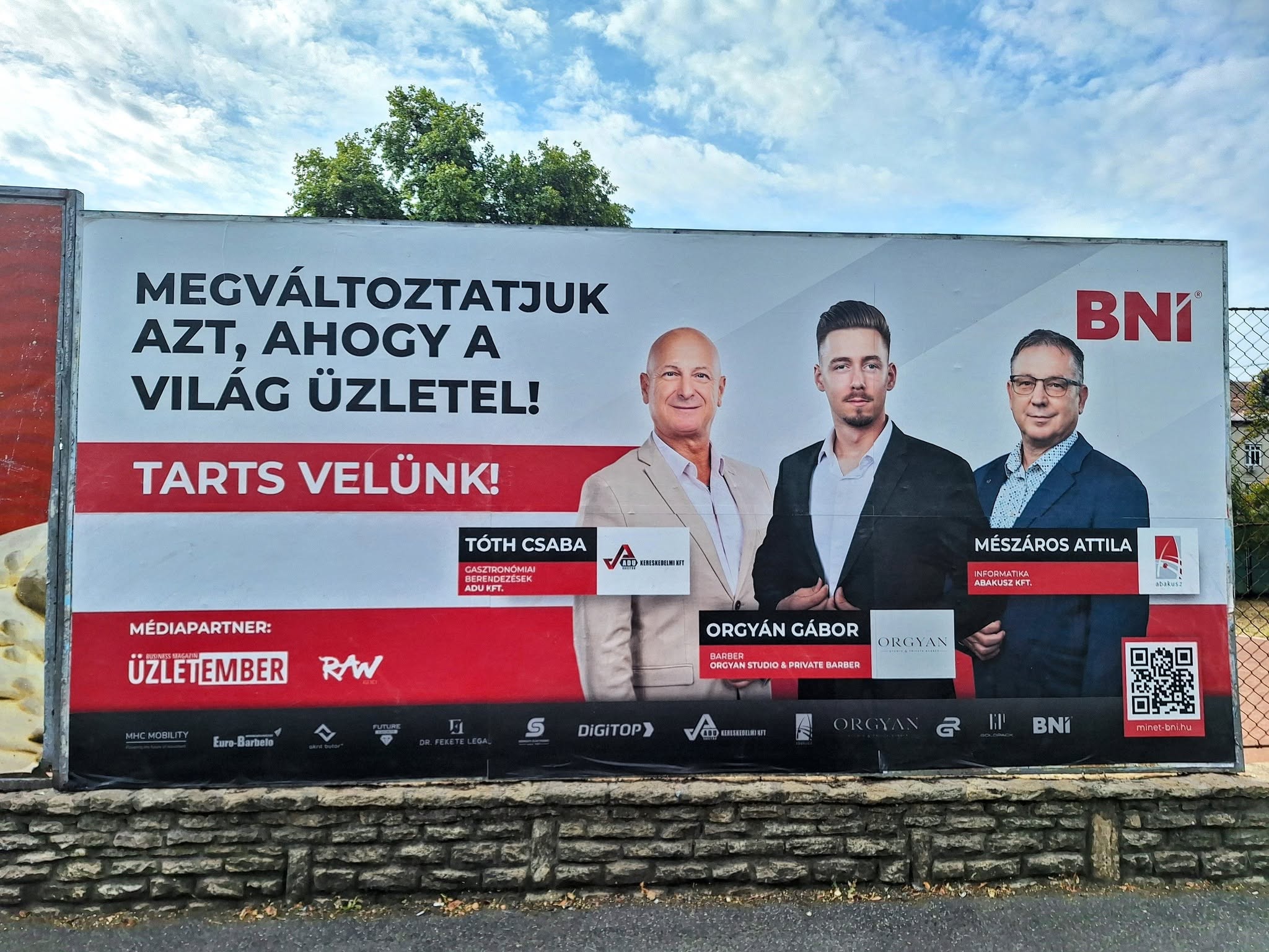 Óriásplakáton az ADU Kft. – Az együttműködés ereje
